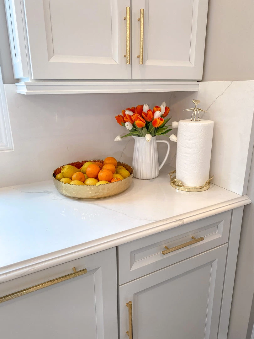 Inspire Me! Home Decor Gold Leaf Detailed Paper Towel Holder