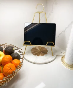 Inspire Me! Home Decor Gold Metal Easel