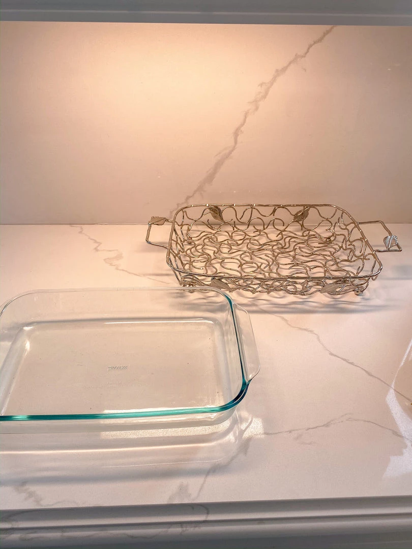 Inspire Me! Home Decor Rectangular Silver Handled Pyrex Holder With Leaf Design